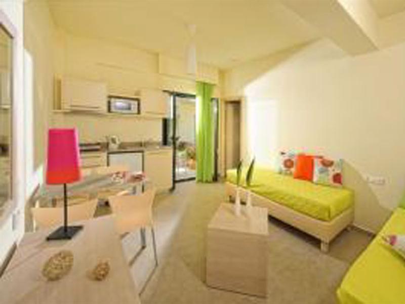 Kristalli Hotel Apartments มาเลีย ภายนอก รูปภาพ