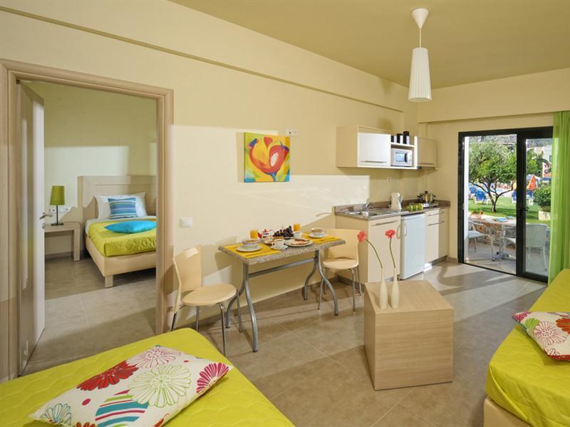 Kristalli Hotel Apartments มาเลีย ภายนอก รูปภาพ