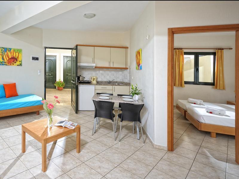 Kristalli Hotel Apartments มาเลีย ภายนอก รูปภาพ