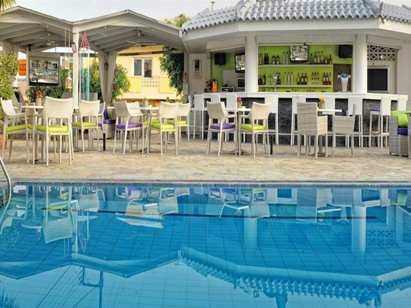 Kristalli Hotel Apartments มาเลีย ภายนอก รูปภาพ