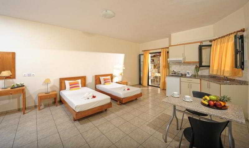 Kristalli Hotel Apartments มาเลีย ภายนอก รูปภาพ