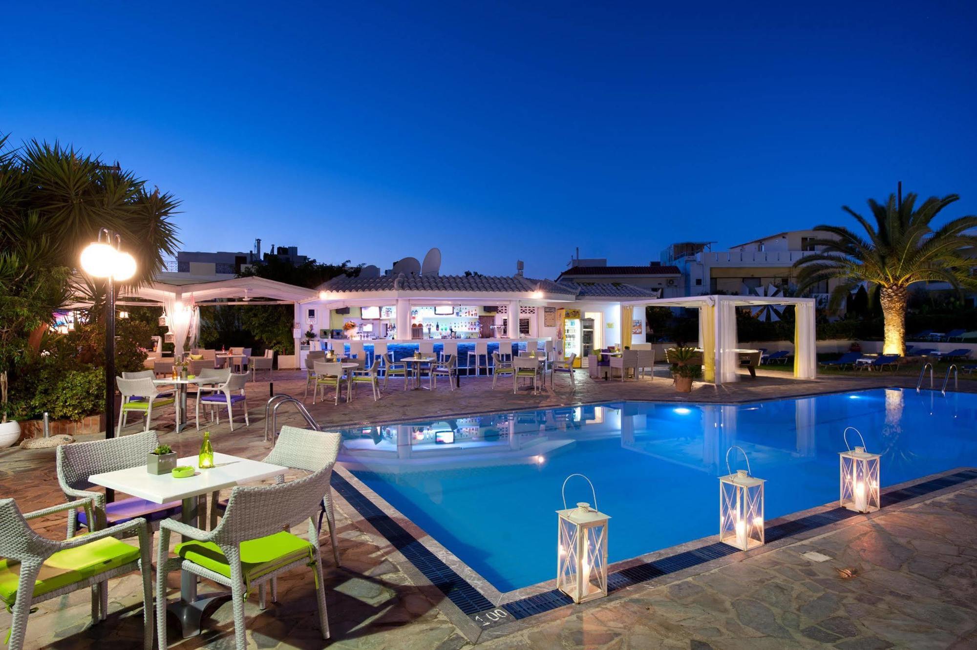 Kristalli Hotel Apartments มาเลีย ภายนอก รูปภาพ