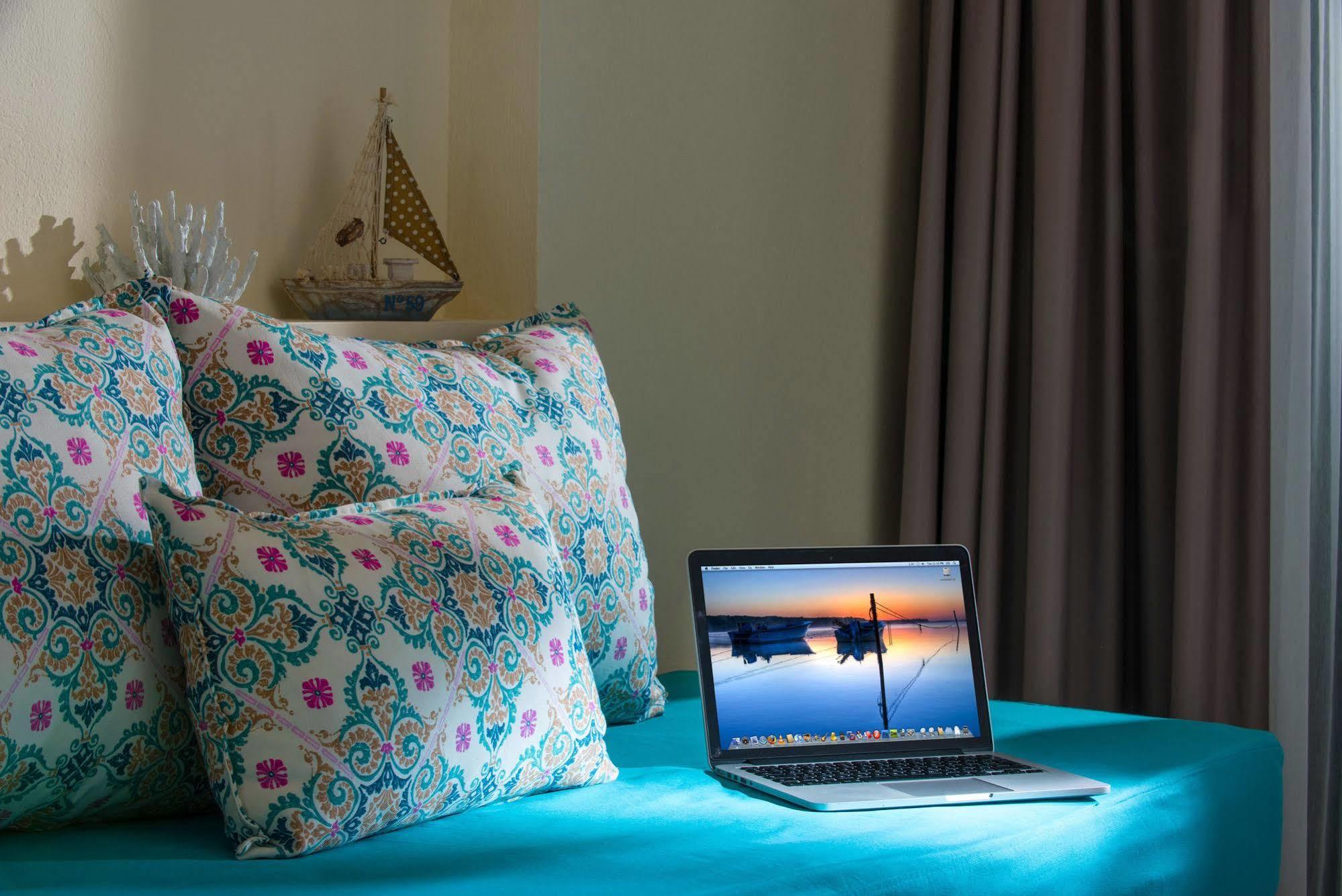 Kristalli Hotel Apartments มาเลีย ภายนอก รูปภาพ