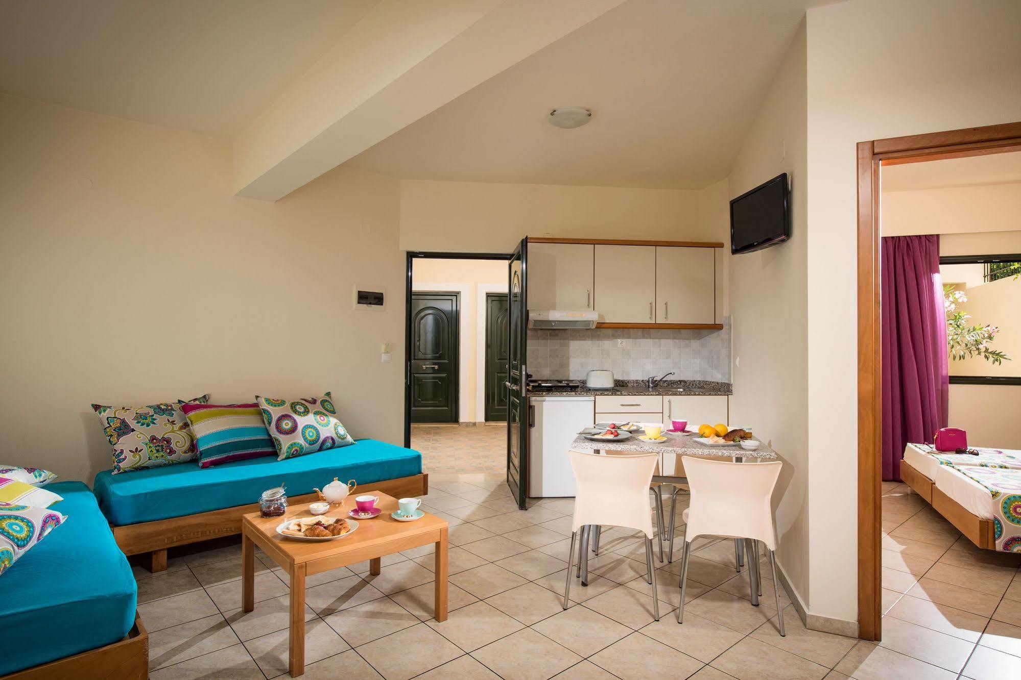 Kristalli Hotel Apartments มาเลีย ภายนอก รูปภาพ