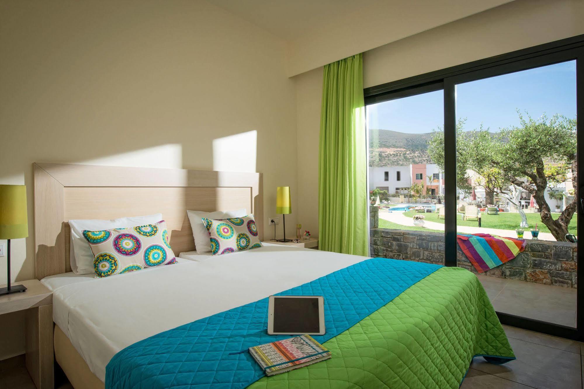 Kristalli Hotel Apartments มาเลีย ภายนอก รูปภาพ