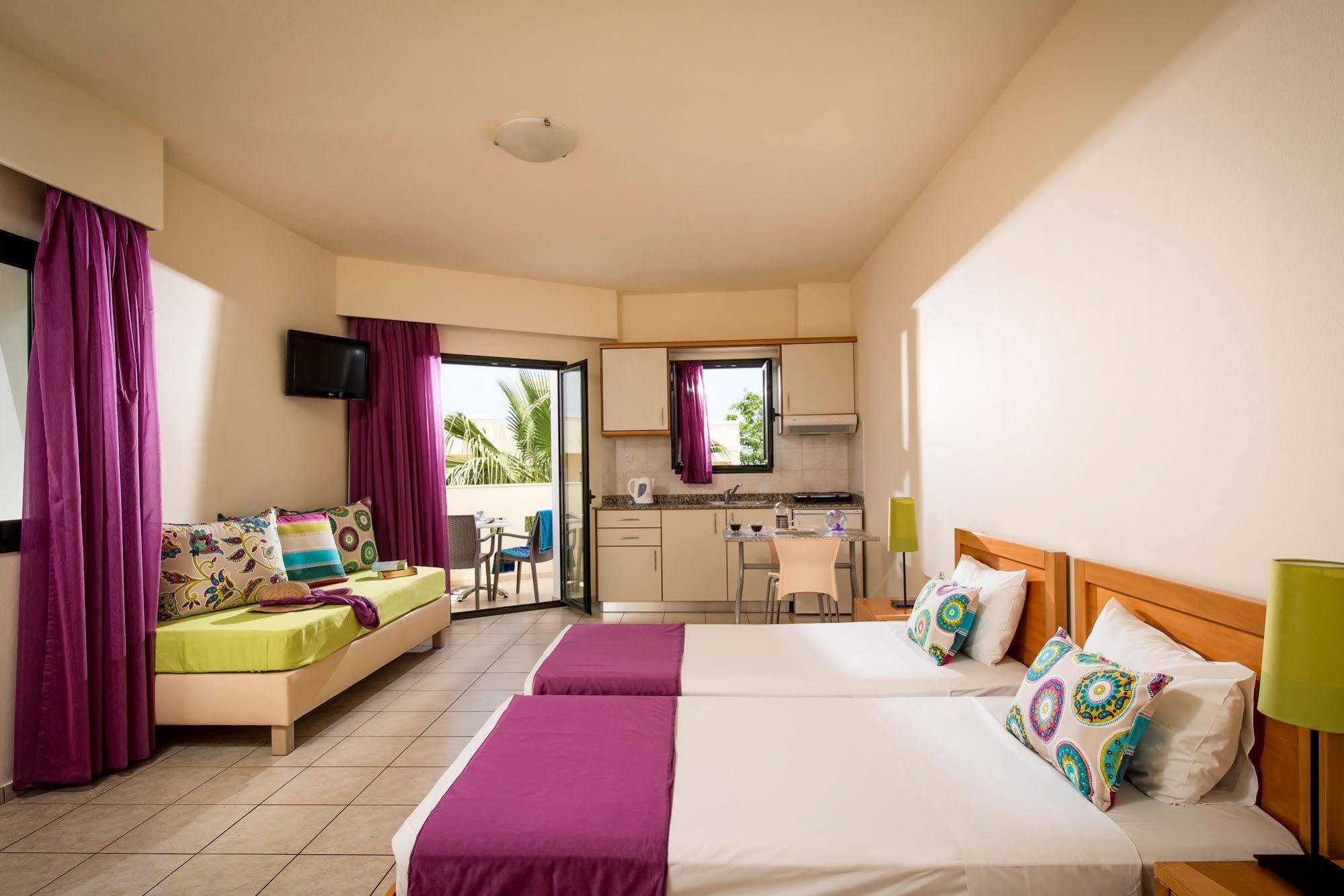 Kristalli Hotel Apartments มาเลีย ภายนอก รูปภาพ