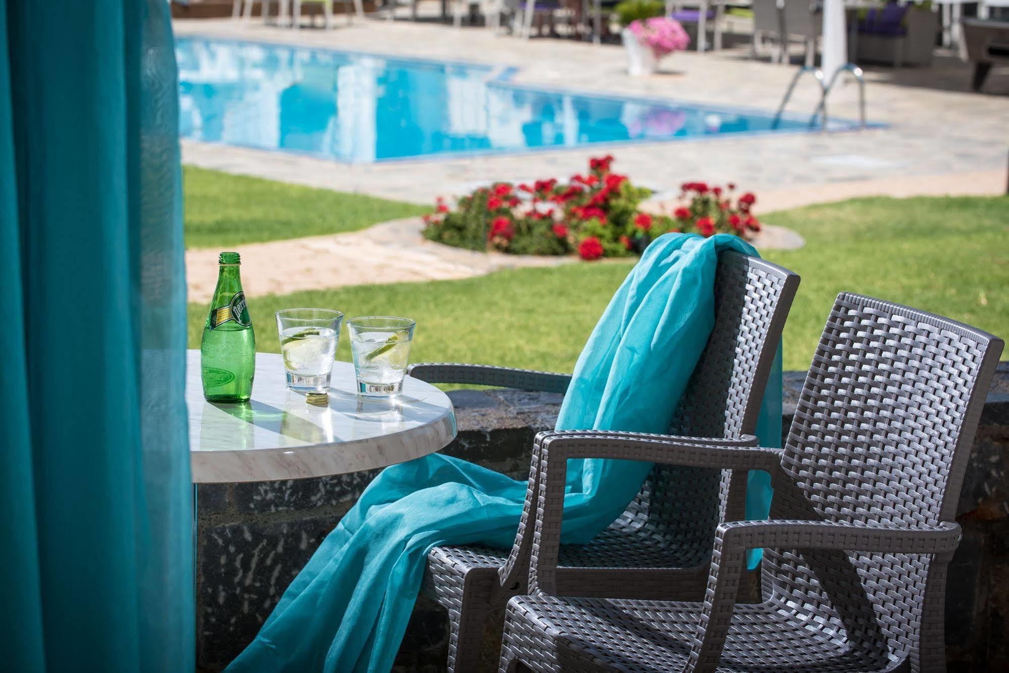 Kristalli Hotel Apartments มาเลีย ภายนอก รูปภาพ